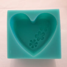 Load image into Gallery viewer, Soap Mould Silicone - 3 Flower deep Heart 70 grm